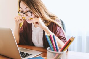 girl-with-laptop